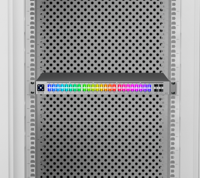 Ubiquiti USW-Pro-Max-48-PoE Switch UniFi cu 48 de porturi multi-gigabit PoE++, cu funcții layer3 și etherlighting.