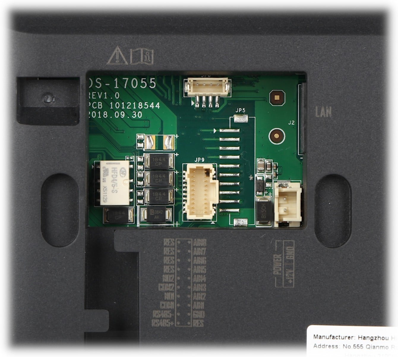 KIT videointerfon pentru o familie, Wi-Fi 2.4Ghz, monitor 7 inch - Hikvision DS-KIS604-S(C) – HIKVISION DS-KIS604-S(C)