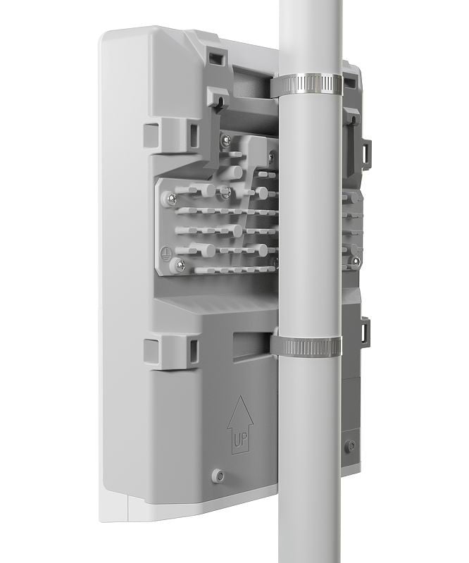 Smart Switch outdoor 16 x Gigabit PoE-Out, 2 x SFP+ - Mikrotik CRS318-16P-2S+OUT